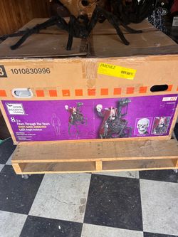 HALLOWEEN  DECORATIONS  ANEMITRONICS