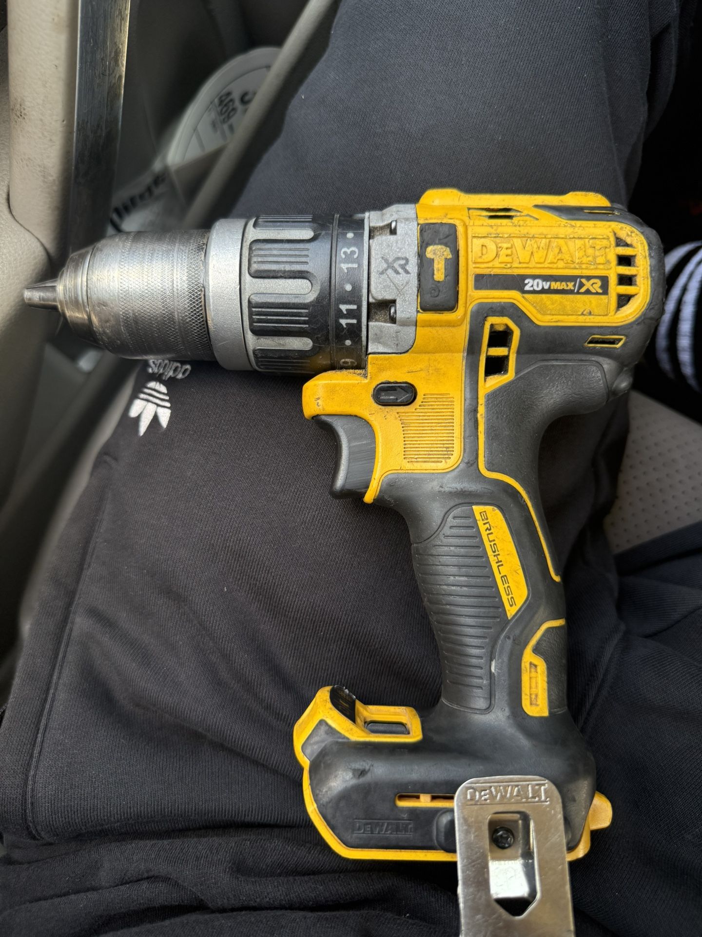 Dewalt Hammer drill DCD796