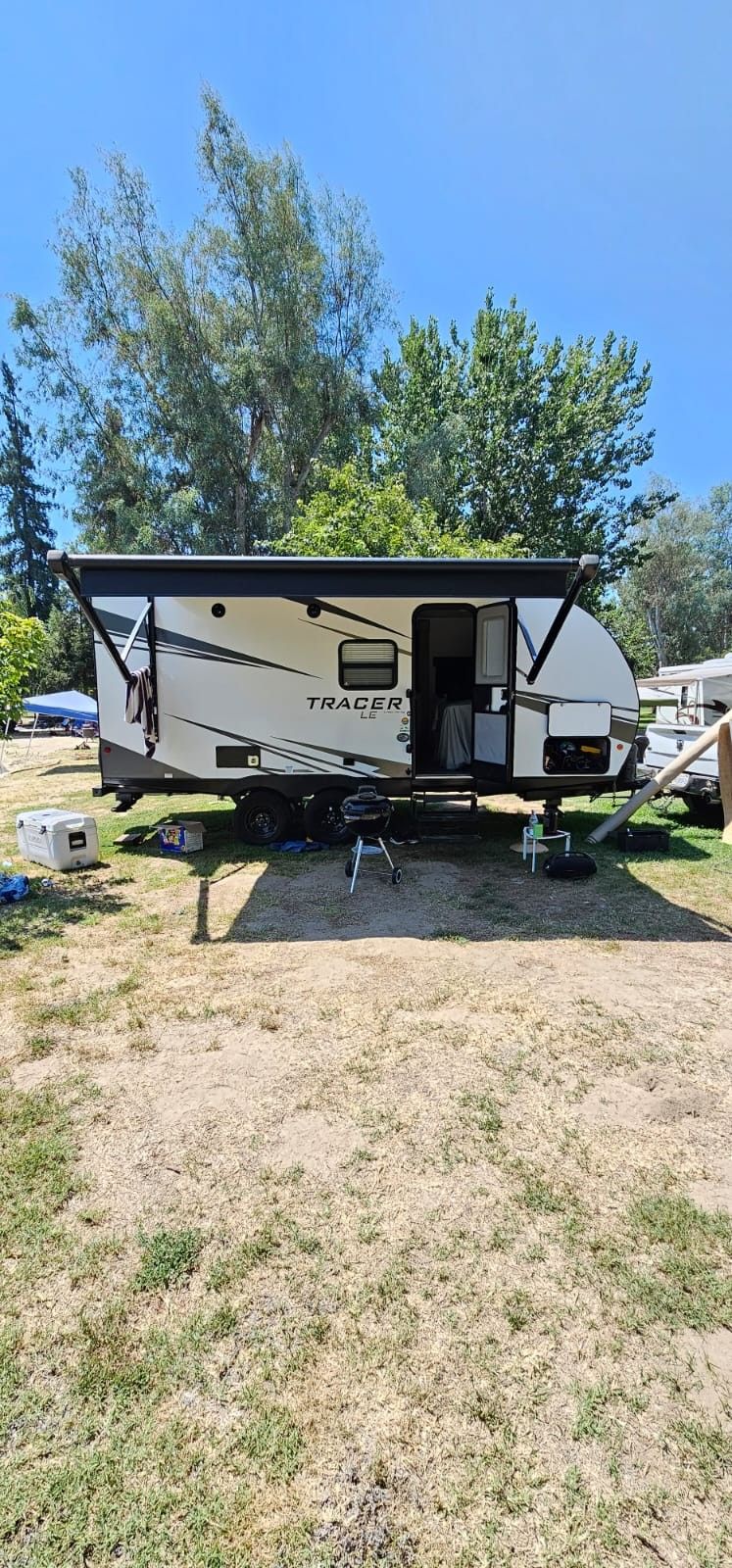 2021 RV IN PERFECT CONDITION NICE AND CLEAN SUPER EQUIPPED,MICROWAVE, REFRIGERATOR,STOVE,GRILL,QUEEN BED,TWIN BED,STORAGE, SLIDE SIDES,AC,HEATER,SHOWE