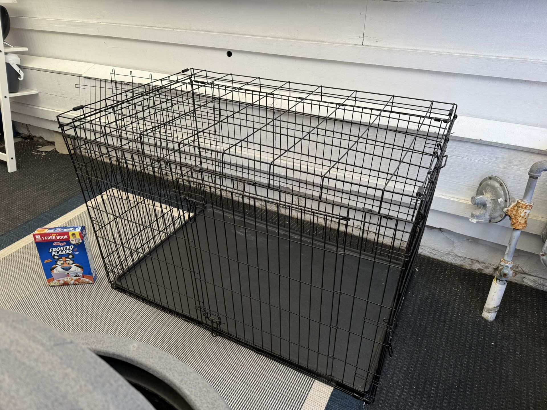 Huge, Dog / Pet Crate, Kennel, Cage. With Liner And Dividers!