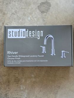 Two handle widespread bathroom faucet