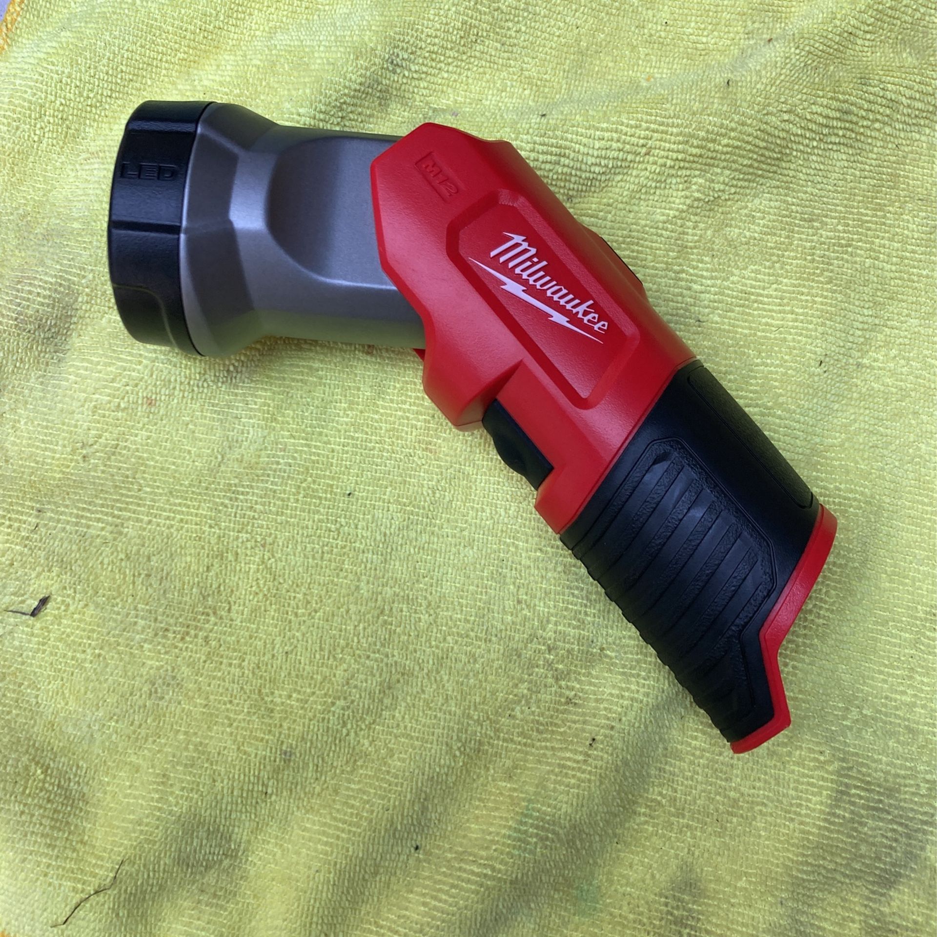 MILWAUKEE M12 LED WORK LIGHT