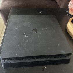 Ps4 and 2 controllers 