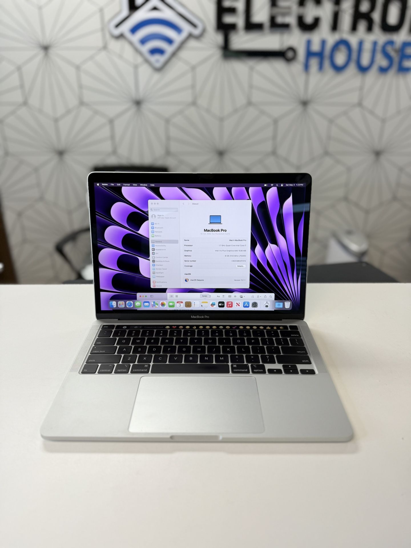 MacBook Pro 2020 TouchBar i7/256ssd with Final Cut Pro & Logic Pro X
