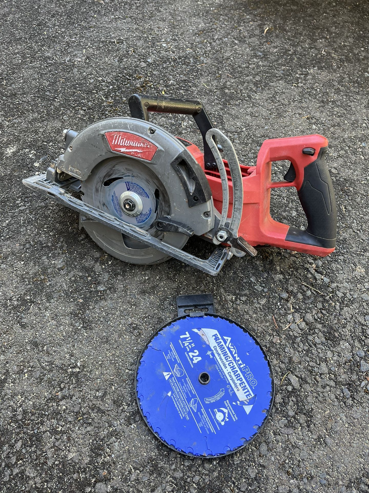 Milwaukee 7 1/4” Rear Handle Cordless Circular Saw 