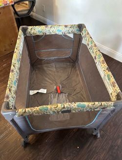 Baby play yard