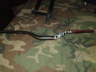 Deity cam zink  handlebars.   40 mm rise.