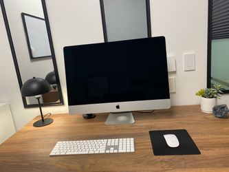 2020 Apple iMac 27” Retina i9, 32GB, 1TB SSD, 1080p Webcam
