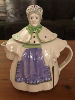Vintage Shawnee Ann Ceramic tea pot