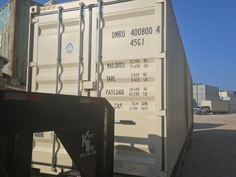 Moving? Need Storage? Shipping Containers are the solution! 🤩 Message for a FREE quote!