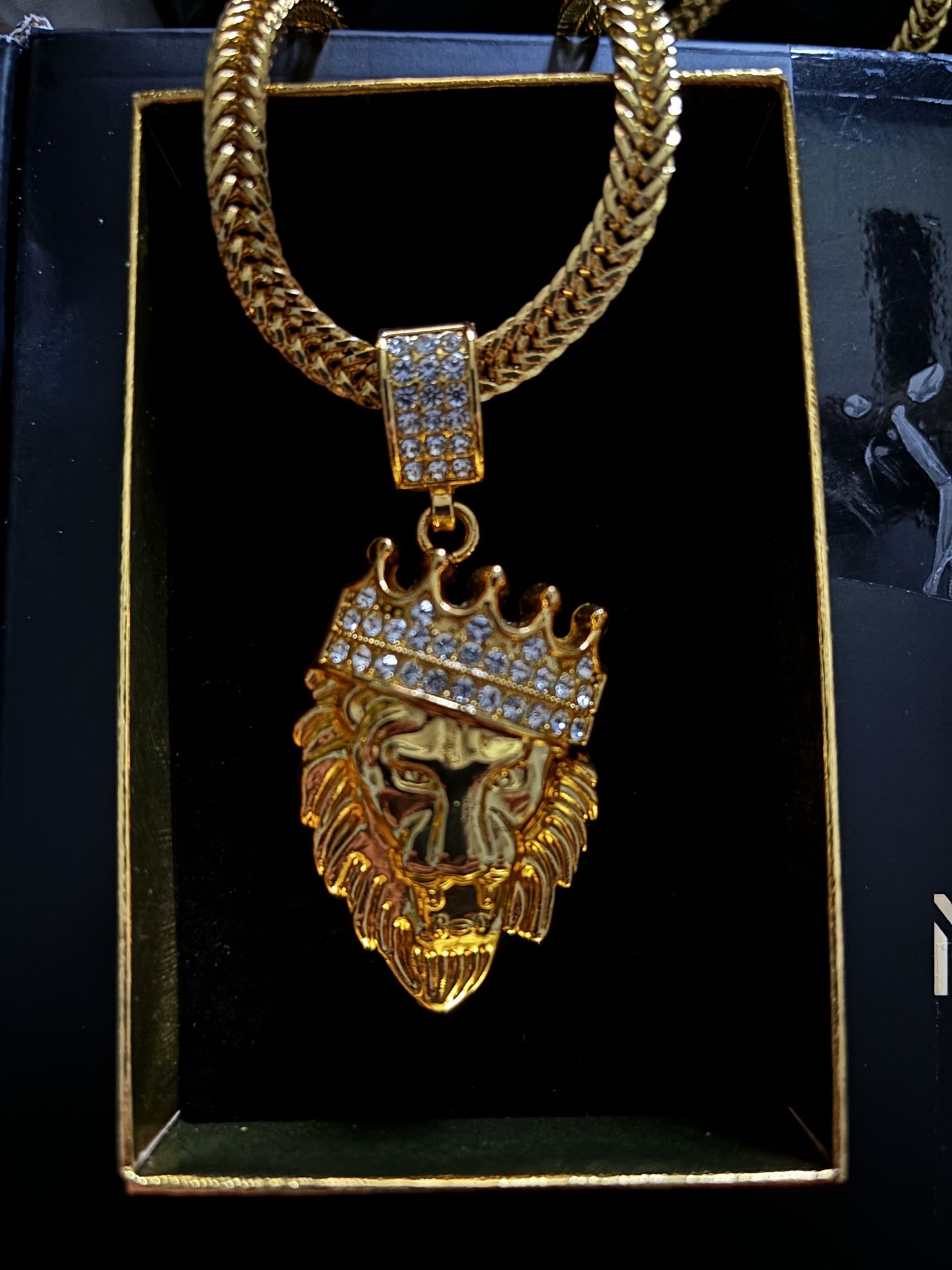 Gold plated lion pendant and Chain