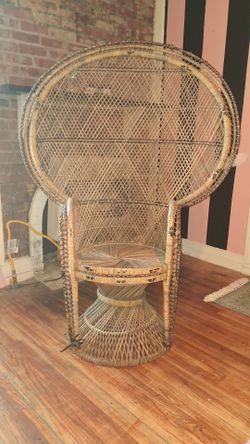 1970s "Emmanuelle" Peacock Throne – great Condition
