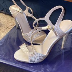 Gold Nieve Heels 