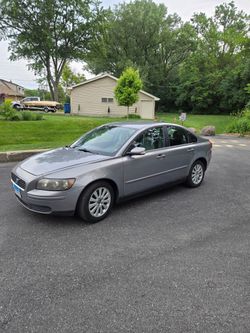 VOLVO S40 - Year 2005 ,2.4l, 158k, Needs New Brakes And Fix Air conditioner