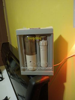 Desk top micro phone
