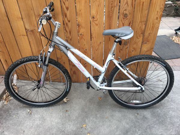 Women’s Trek 3700 Mountain Bike for Sale in Denver, CO - OfferUp