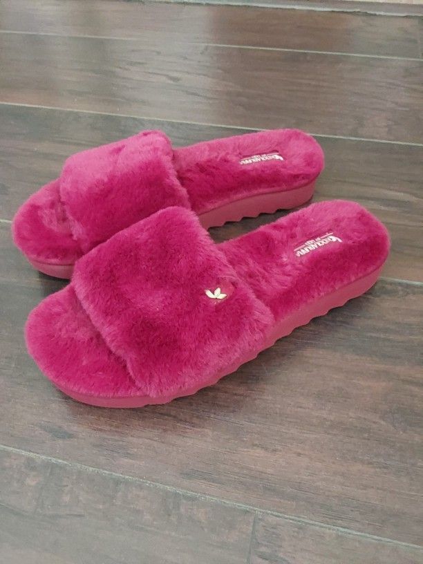 Ugg Slippers Like New 9