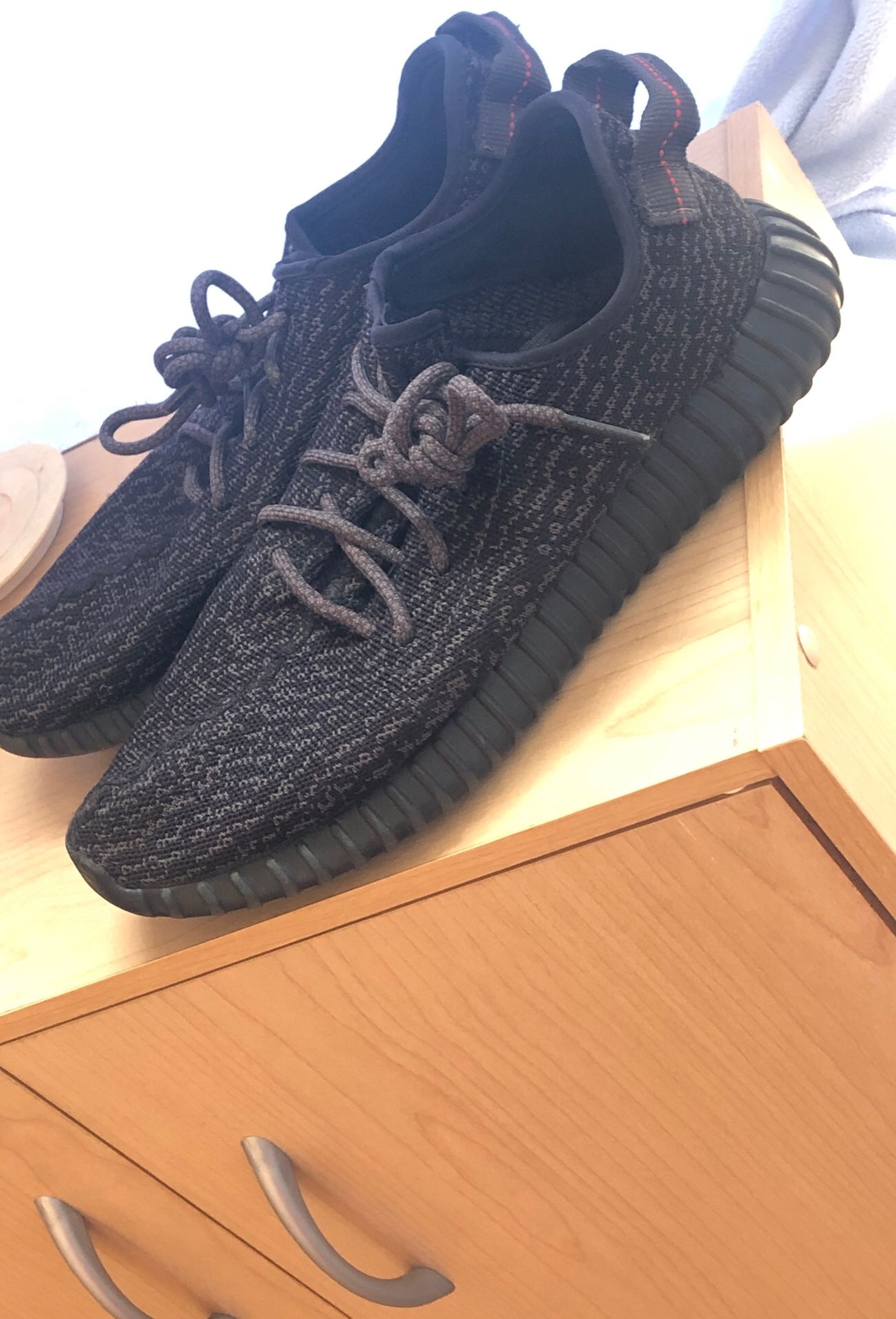 Pirate 2015 black yeezys size 9.5 I payed 700 but they are a bit used so give me your highest offers ?