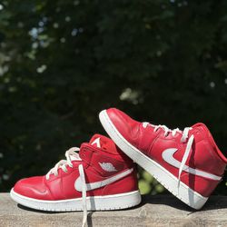 Nike Air Jordan 1 Mid Gym Red White In 7Y or 8 in Women's / Red Nike Air Jordans