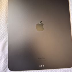 📱 iPad Pro 13" WIFI Model (2024) + Apple Pencil Pro + Charging Case – Excellent Condition!
