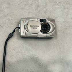 Olympus D-490 ZOOM digital camera