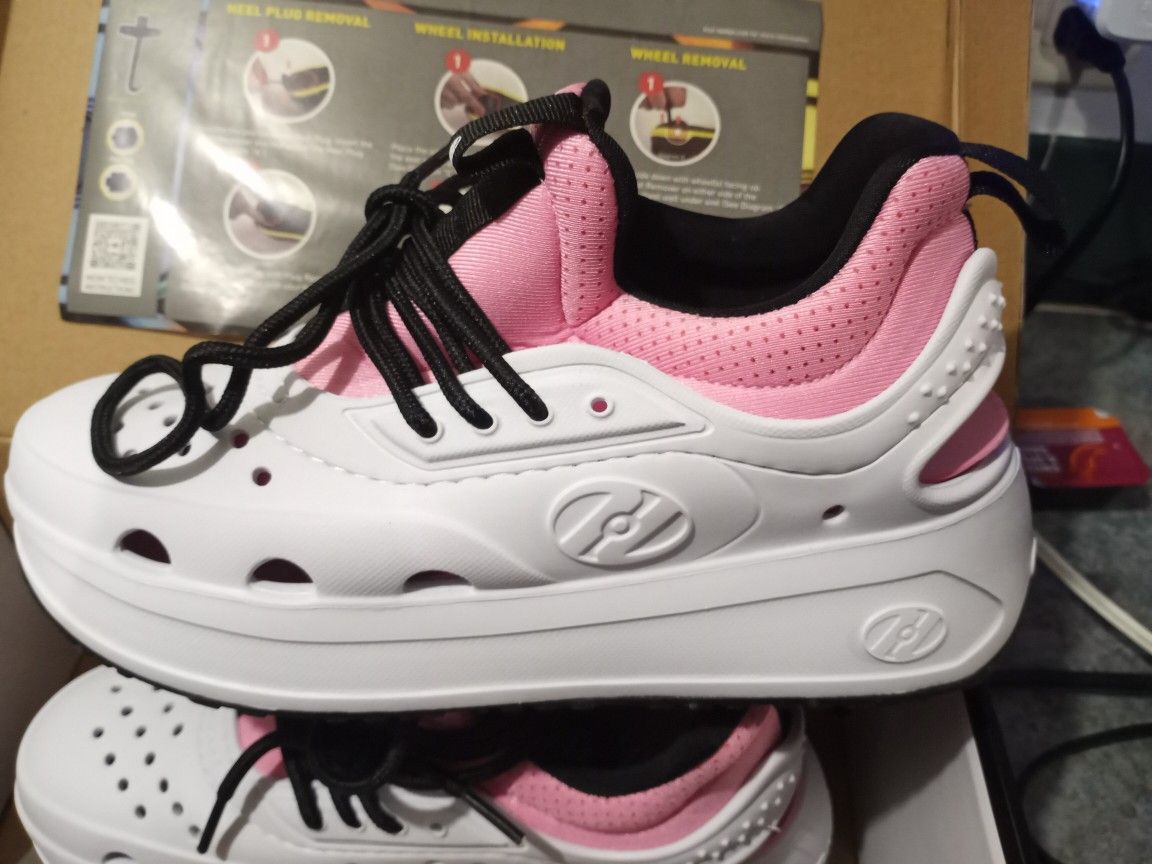 Heely's Kid Size 4