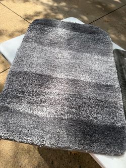 Set of 2 Gray Bathroom Rugs / Bath Mats
