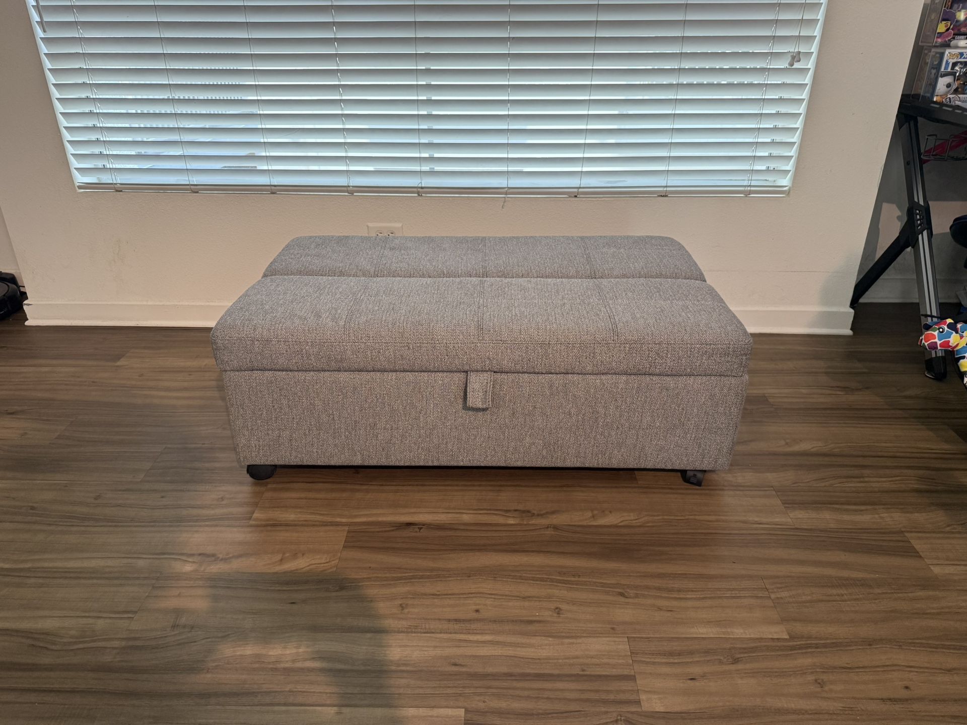 Grey Ottoman W. Pull Out Bed