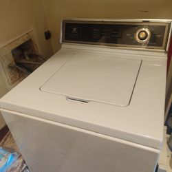 Three Large Rugs Washing Machine Cloths Dyer Couch Loveseat Recliner Dinning Table 