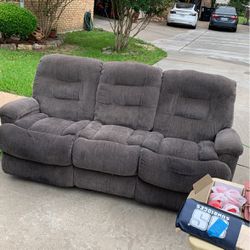 *** Couch With 2 Electric Recliners. ***