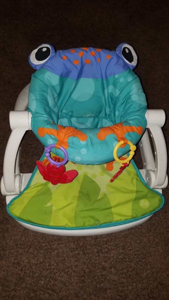 sitting frog and stroller for car seat