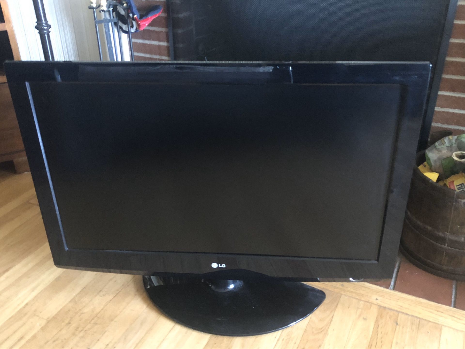 Nice 37” - 37 inch - LG flat screen tv - with remote - HDMI inputs. Works great.