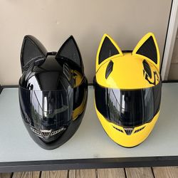 Nitrinos Neko MS-1650 motorcycle helmets with cat ear attachments. The cat ears are removable, allowing the helmet to be used with or without them. 