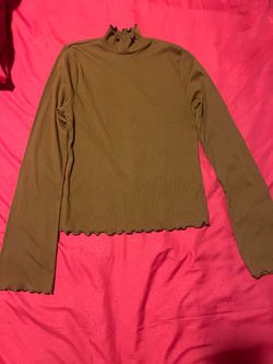 Brown Ribbed Mock Neck Long Sleeve Top. Size M