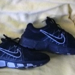 NIKE YOUTH SHOES