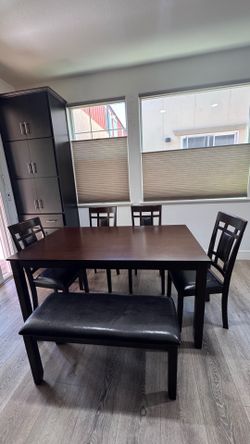 Dining Table set / 4 chairs and bench chair