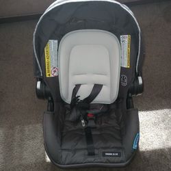 Graco Car Seat And Stroller NEVER USED!!!!!