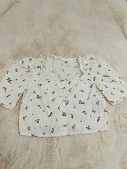 Levis floral puff sleeve top size medium