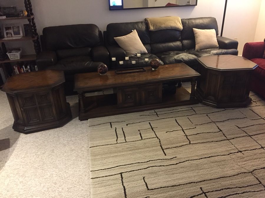 Coffee table with 2 end tables