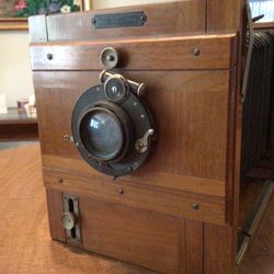 ANTIQUE BOX CAMERA GERMANY