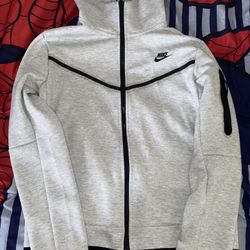 Grey Nike Tech Fleece