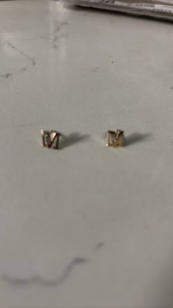 14kt gold “M” earrings