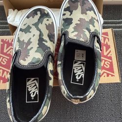Brand New Kids Vans Slip On Size 12 Camo Color