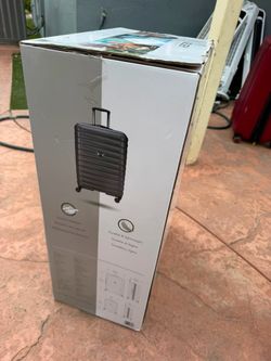 Hard Shell Spinner Luggage Suitcase in Box