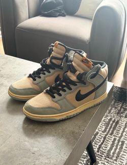 Nike Dunk High Light Bone/Black). Size 11