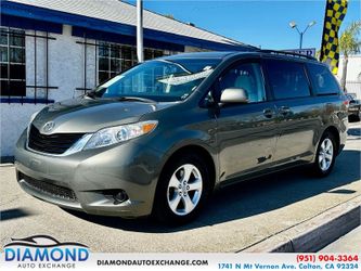 2012 TOYOTA SIENNA