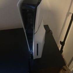 Play Stay Station 5