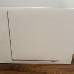 MacBook Air [Starlight] [Brand New]M2 (2022) 16GB Unified memory, 256GB SSD