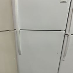 White 18 Cubic Foot Top Freezer Refrigerator 