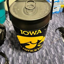 Iowa Hawkeyes  X-large  Round Tailgate cooler Dbl Sided Blk/Gold 20inch Tall  $50.00